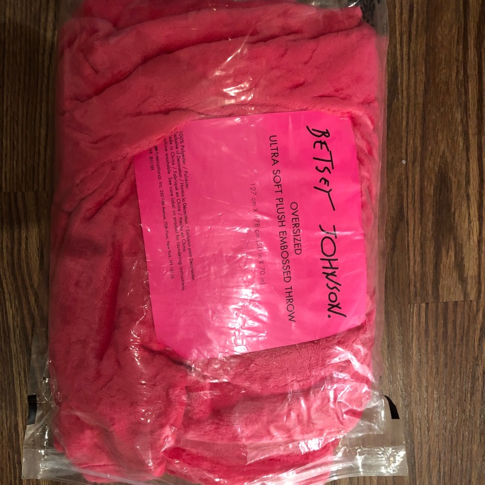 NWT Betsey Johnson plush oversized blanket